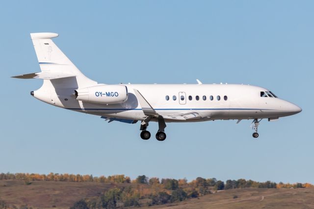 Dassault Falcon 2000 (OY-MGO) - "Mermaid 6409" on final for 35L from HAM via KEF.