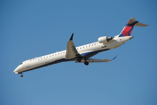 Canadair Regional Jet CRJ-900 (N930XJ) - 2/26/2016: Delta Connection Bombardier Inc CL-600-2D24 (N930XJ) on final for Runway 26L at KIAH. 