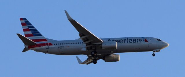 Boeing 737-700 (N929NN) - phoenix sky harbor international airport AAL2829 19FEB20