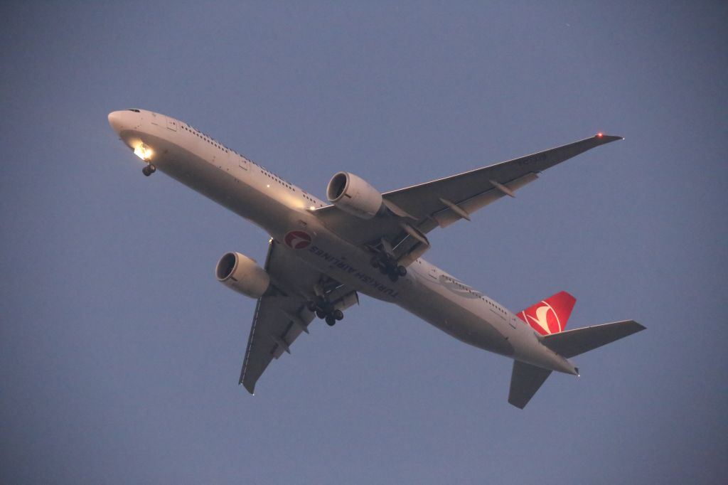 BOEING 777-300ER (TC-JJS)