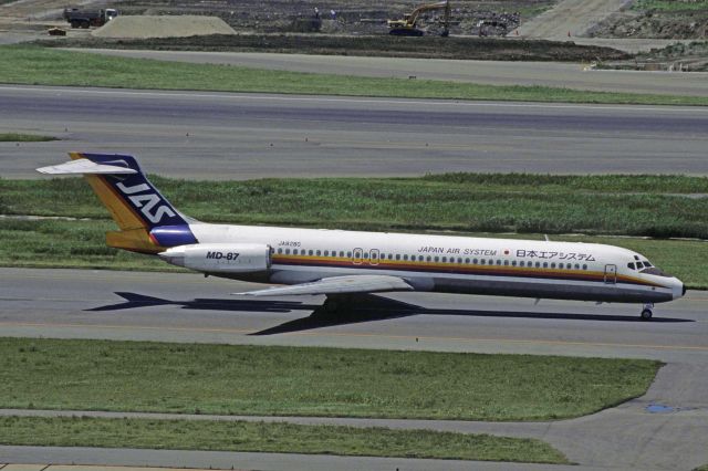 McDonnell Douglas MD-87 (JA8280) - Taxing at Tokyo-Haneda Intl Airport on 1998/07/27