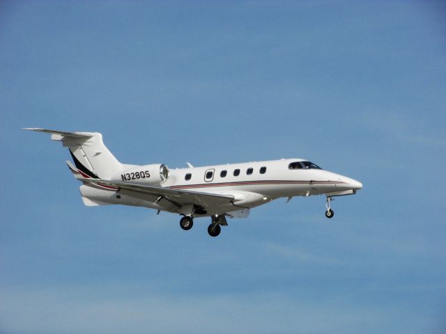 Embraer Phenom 300 (N328QS) - Landing RWY 20R