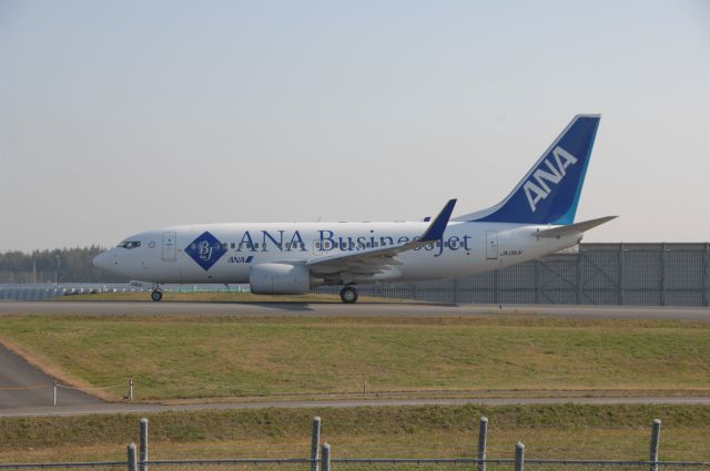 Boeing 737-700 (JA13AN) - Taxi at Narita Intl Airport on 2007/11/25 ANA Business Jet