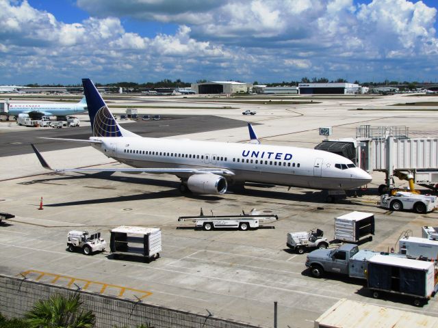 Boeing 737-800 (N16217)