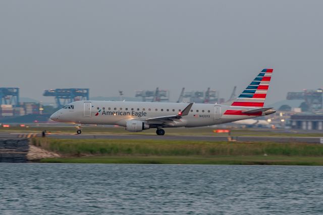 Embraer 175 (N420YX)