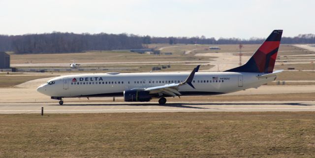 Boeing 737-900 (N918DU)