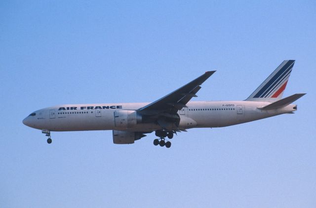 Boeing 777-200 (F-GSPD) - Final Approach to Narita Intl Airport Rwy34L on 2002/01/14