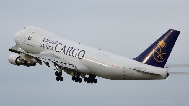 Boeing 747-400 (TC-MCT) - Late evening departure from Hamburg RWY 33 back to Jeddah (OEJN) on 2017-07-04