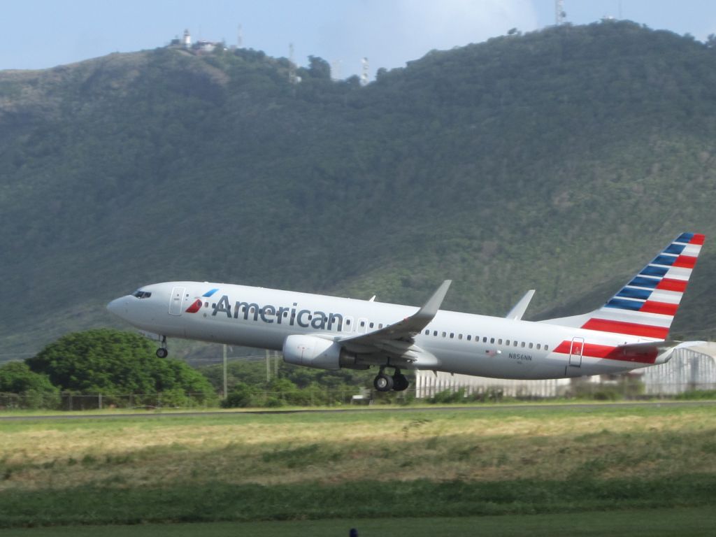 Boeing 737-800 (N856NN)
