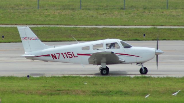 Piper Cherokee (N7115L)