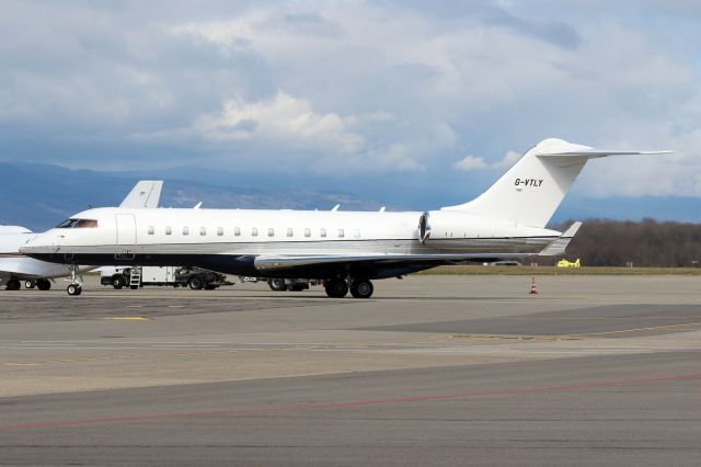Bombardier Global Express (G-VTLY)