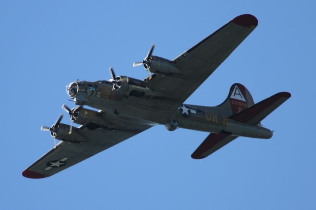 Boeing B-17 Flying Fortress (N93012) - Over Mercer Island, WA