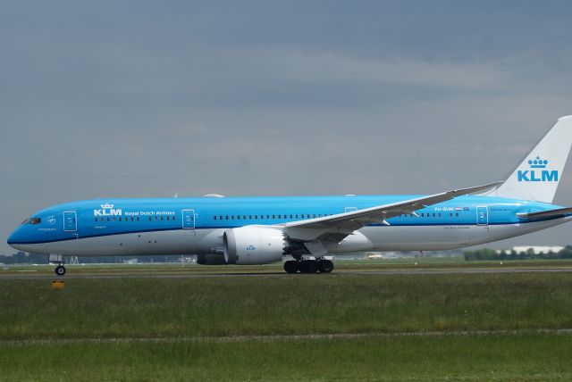 Boeing 787-9 Dreamliner (PH-BHM) - KLM B787-9 cn38776 Take Off RWY36L 22-5-2018