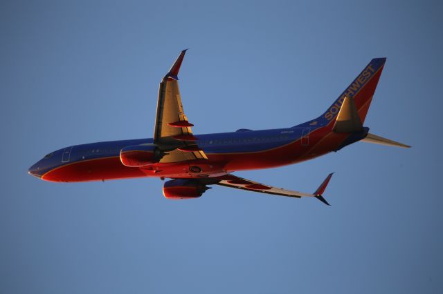 Boeing 737-800 (N8612K)