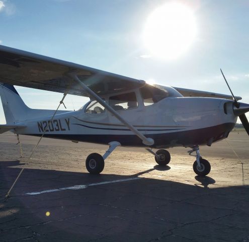 Cessna Skyhawk (N203LY)