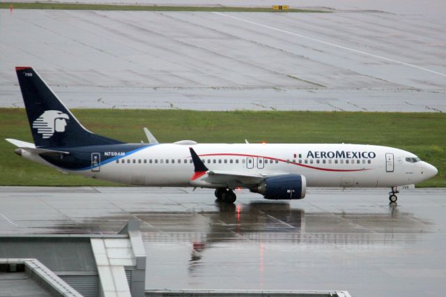 Boeing 737 MAX 8 (N759AM) - Taxiing to depart rwy 24R on 29-Jun-24 operating flight AMX681 to MMMX.
