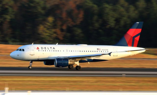 Airbus A319 (N353NB)