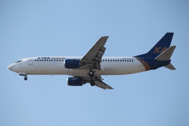 BOEING 737-400 (N772AS)