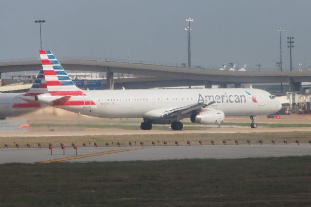 Airbus A321 (N977UV)