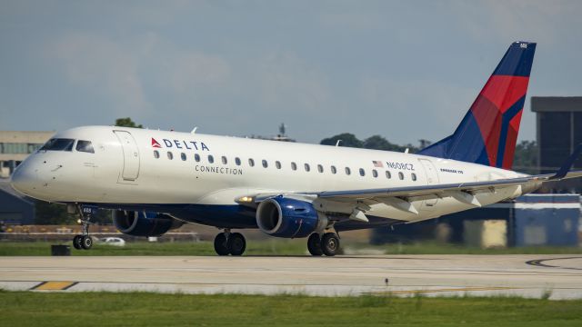 Embraer 175 (N608CZ) - Departing 4br /9/4/17