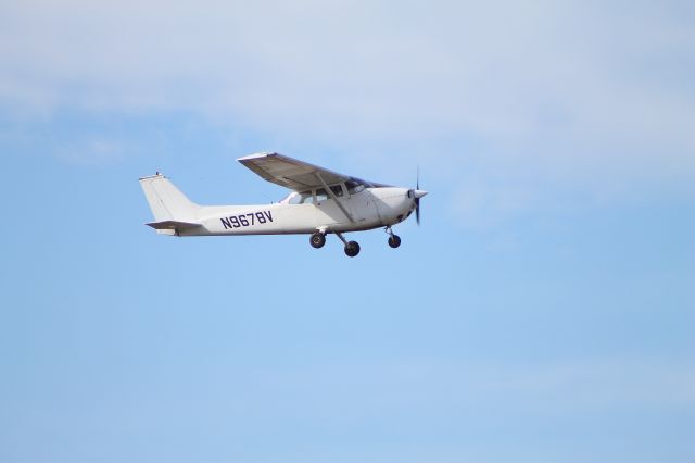 Cessna Skyhawk (N9678V)