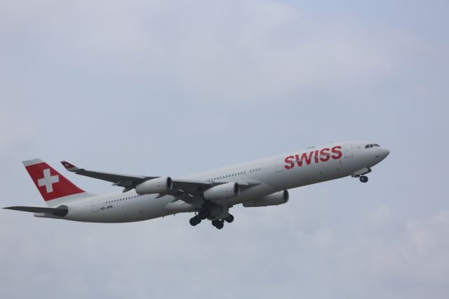 Airbus A340-300 (HB-JMK)