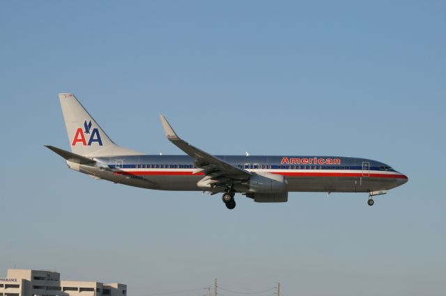 Boeing 737-800 (N991AN)