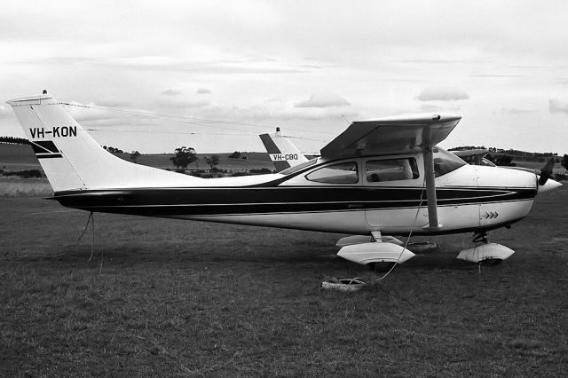 Cessna Skylane (VH-KON) - CESSNA 182K - REG VH-KON (CN 57850) - WHITTLESEA VIC. AUSTRALIA (5/6/1972)