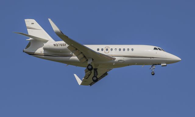 Dassault Falcon 2000 (N376SF) - Runway 02L arrival @KDPA.