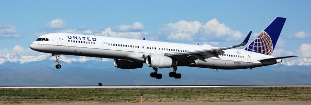 BOEING 757-300 (N77871) - Landing on 16L.