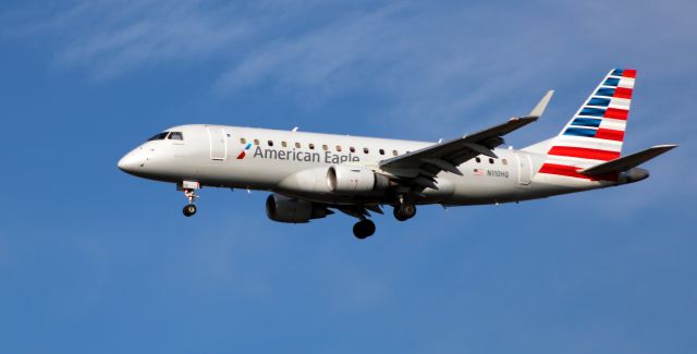 Embraer ERJ 175 (N110HQ) - On final is this 2007 American Airlines Eagle Embraer ERJ-175LR from the Autumn of 2020.