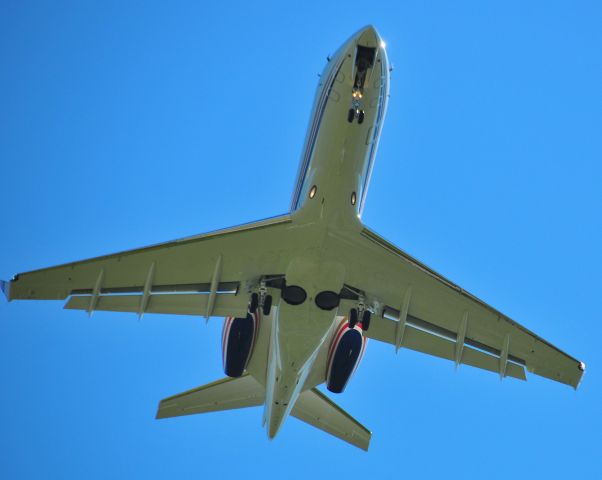 Bombardier Challenger 300 (N97SH) - Watching practice RNAV approach.