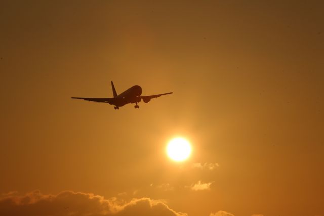 BOEING 767-300 (JA8987) - 18 June 2015: HND-HKD,.