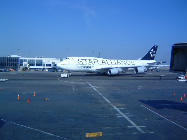 Boeing 747-200 — - Aeroporto di Los Angeles, Agosto 2004