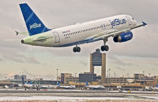 Airbus A320 (N565JB) - JetBlue Winter Ops Take off !