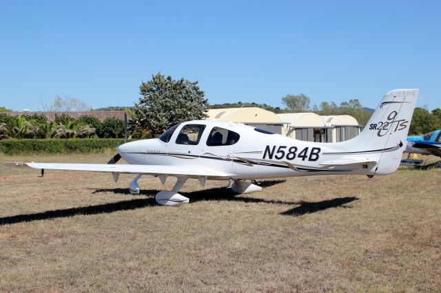 Cirrus SR-22 (N584B)