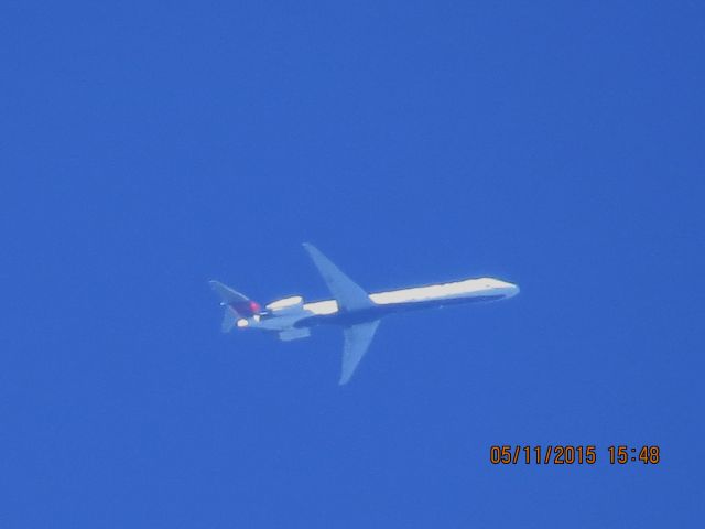 McDonnell Douglas MD-90 (N959DN)