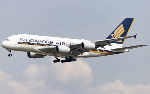 Airbus A380-800 (9V-SKW)