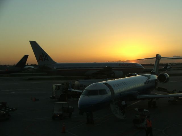 — — - Sunset at Chicago United Terminal