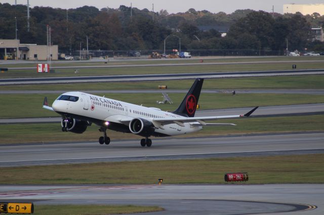 Airbus A220-300 (C-GWUQ)