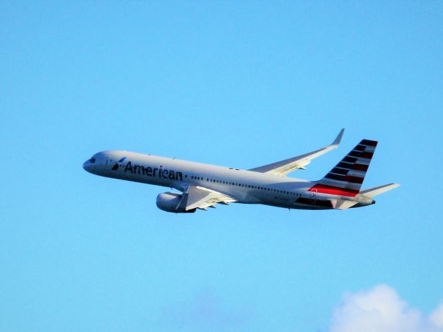 Boeing 757-200 (N197AN)