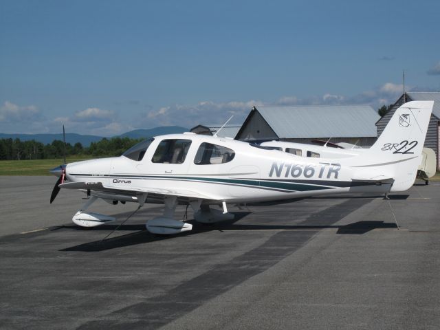 Cirrus SR-22 (N166TR)