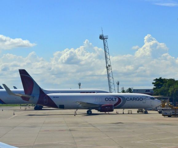 BOEING 737-400 (PR-IOY)