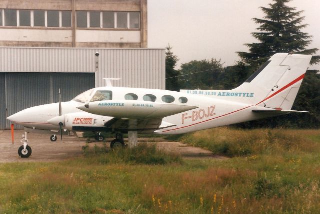 Cessna 402 (F-BOJZ) - Seen here on 17-Jun-97.