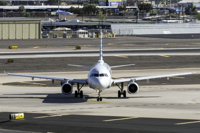 Airbus A321 (N575UW)