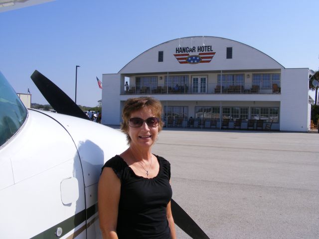 Cessna Skylane (N7432S) - Donna @ Fredericksburg, Texas