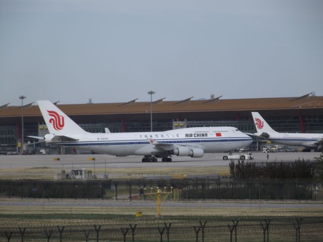 Boeing 747-400 (B-2445)