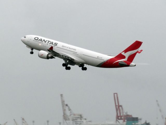Airbus A330-200 (VH-EBO)
