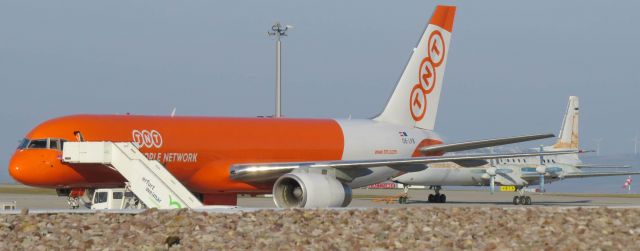 OE-LFB — - Am Boden am 26.03.2017  TAY127L