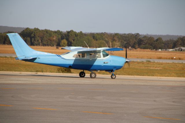 Cessna Skyhawk (VH-SDS) - VH-SDS at Busselton